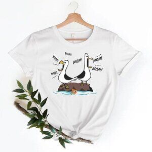 Mom Mom Mom Nemo Seagull Finding Nemo Graphic Parent Gift Outfit Unisex T-Shirt
